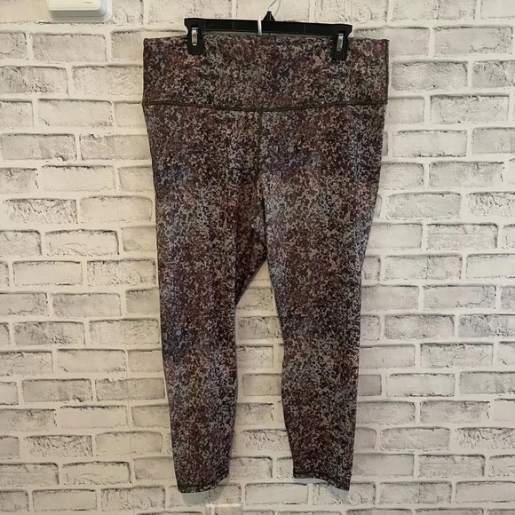 Women’s Fabletics Define Powerhold Capri serpentine print leggings 1X - Picture 2 of 5